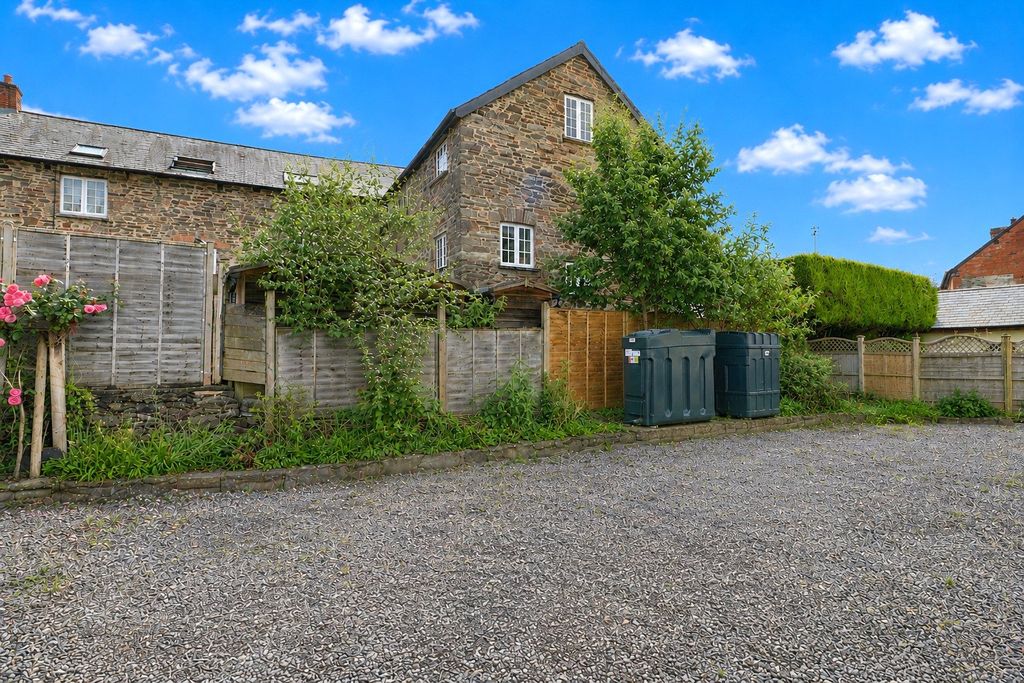 Property photo 2 of 11 2 - Picture No. 09