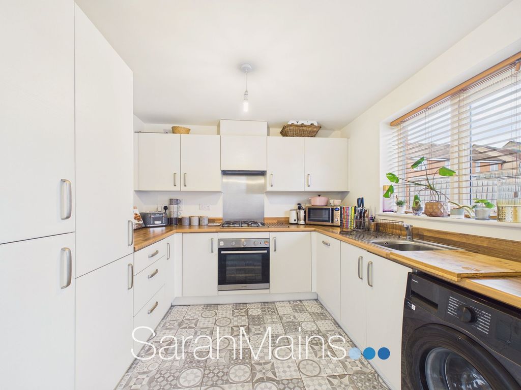 Property photo 3 of 15 Kitchen