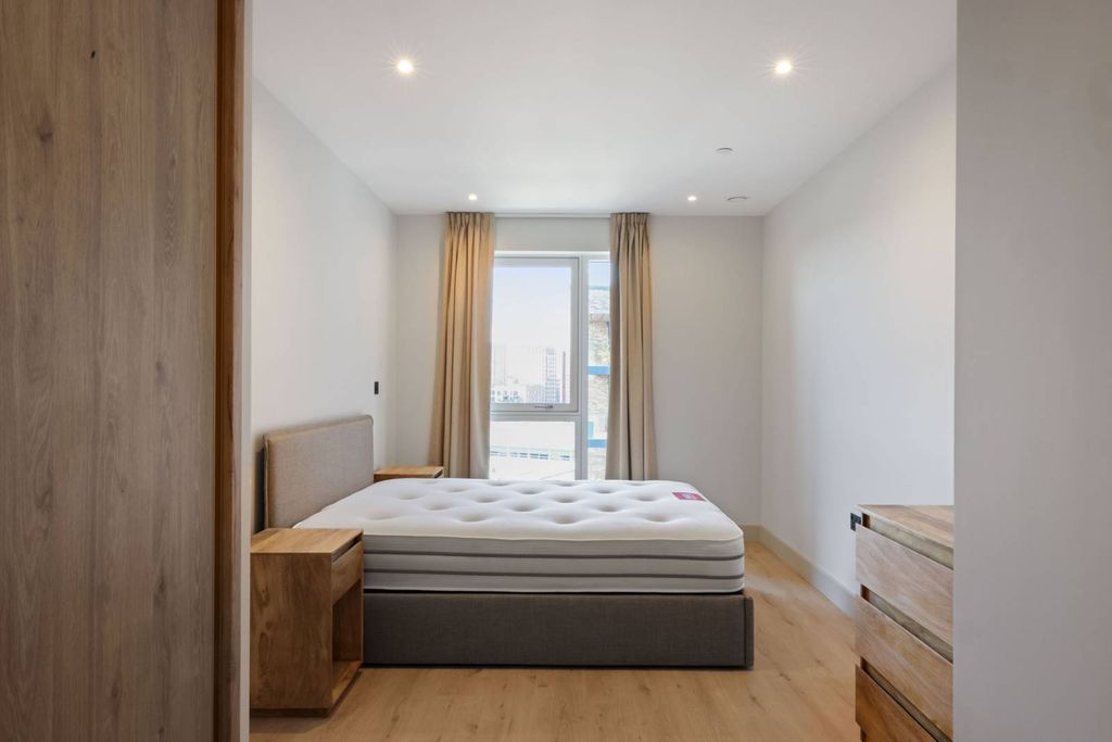 Property photo 3 of 33