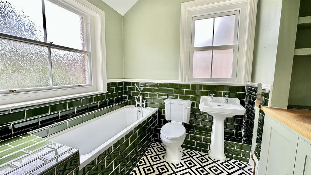 Property photo 3 of 25