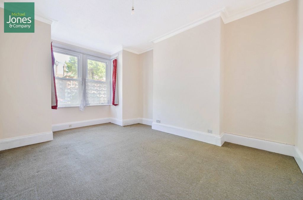Property photo 2 of 6 Studio Room