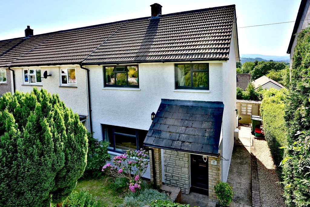 3 bed end terrace house for sale44 Brynant, Crickhowell, Powys NP8