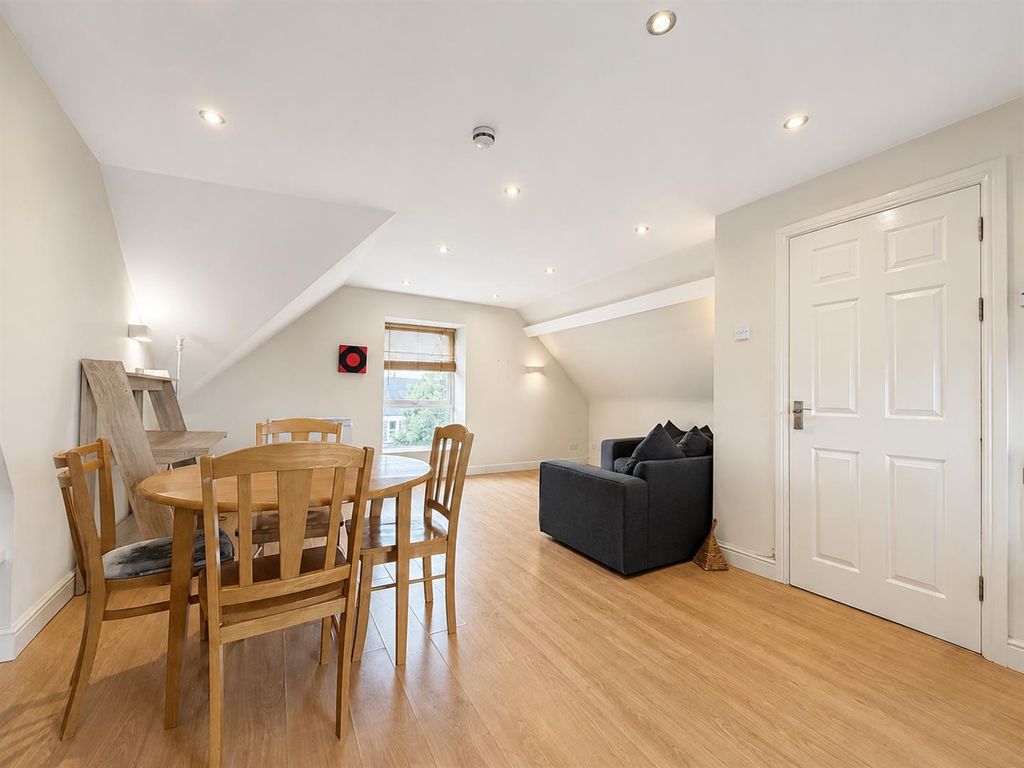 Property photo 3 of 10 F791D532-6440-4958-Bda2-09E08D7E12A1.Png
