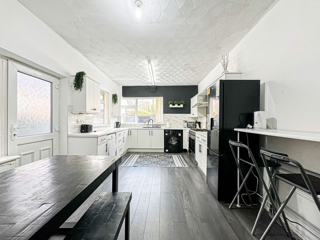 Property photo 2 of 20 Photo 9