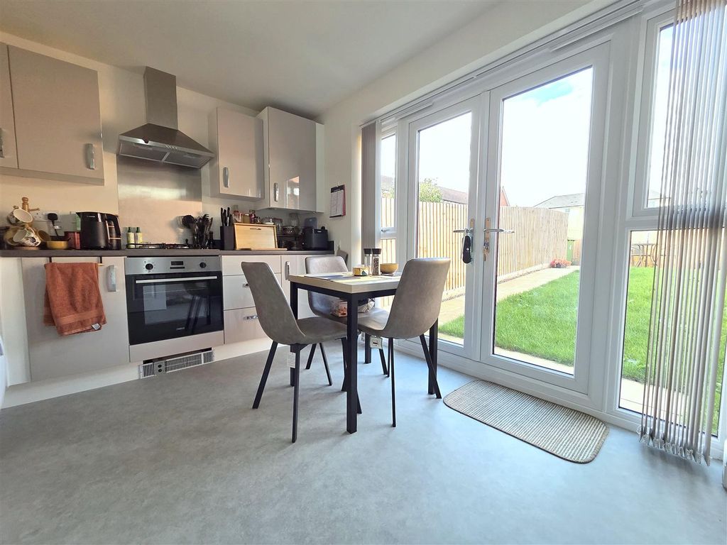 Property photo 3 of 15 Kitchen Diner