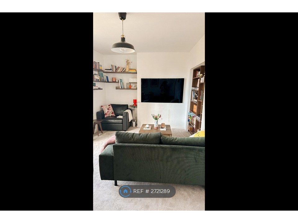 Property photo 1 of 31 Living Room