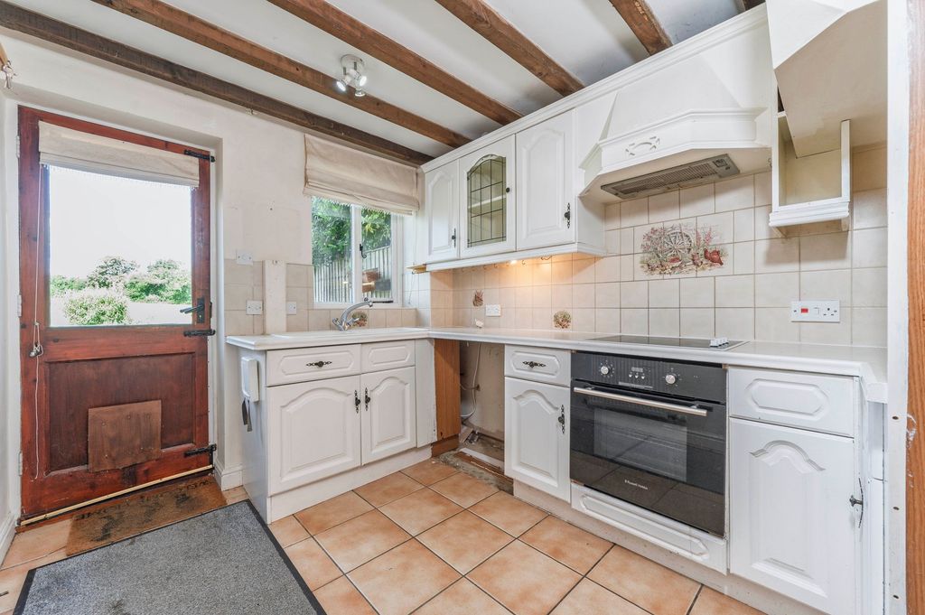 Property photo 3 of 18 Kitchen