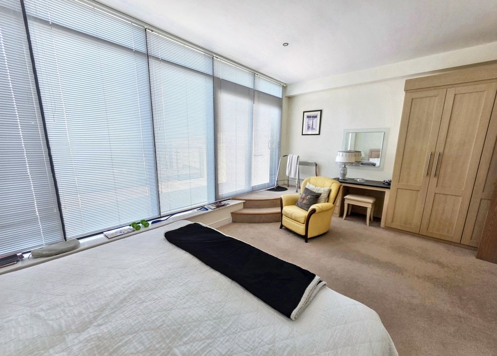 Additional image 8 of 3 bed flat for saleAzure West, Plymouth PL1