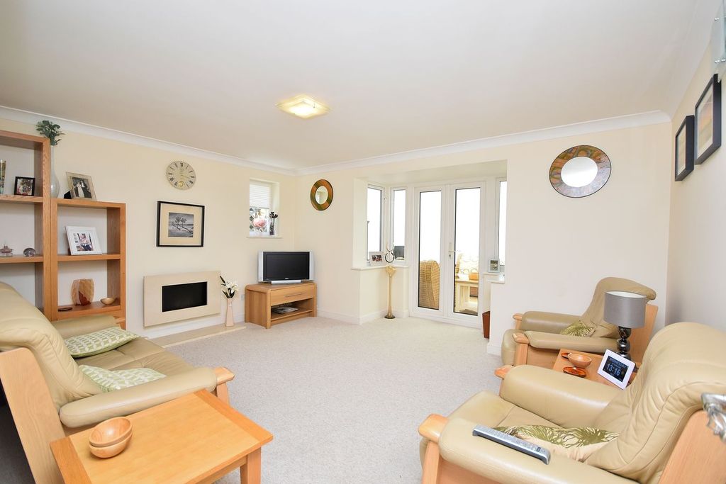 Property photo 2 of 20