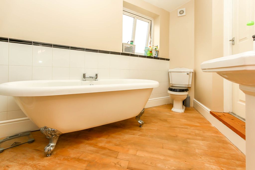 Property photo 3 of 12 Bathroom