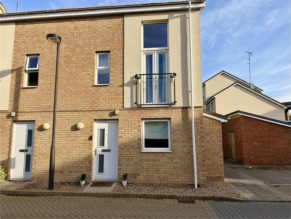 Property photo 1 of 18 External