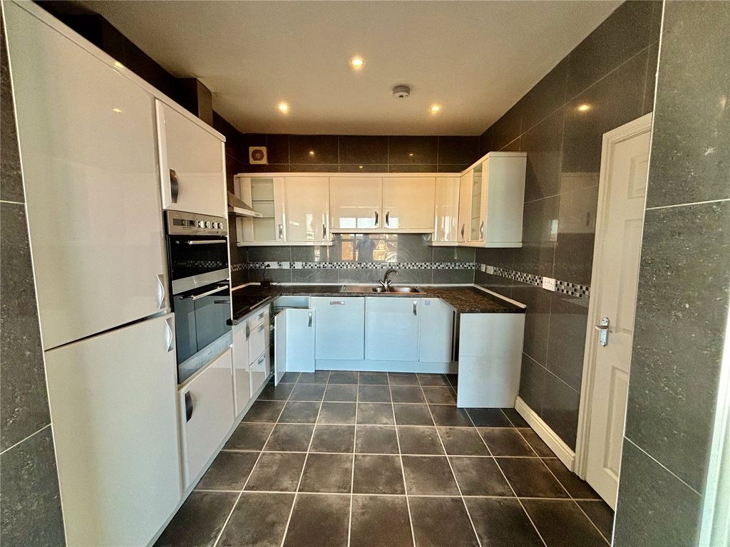 Property photo 3 of 14 Picture No. 12