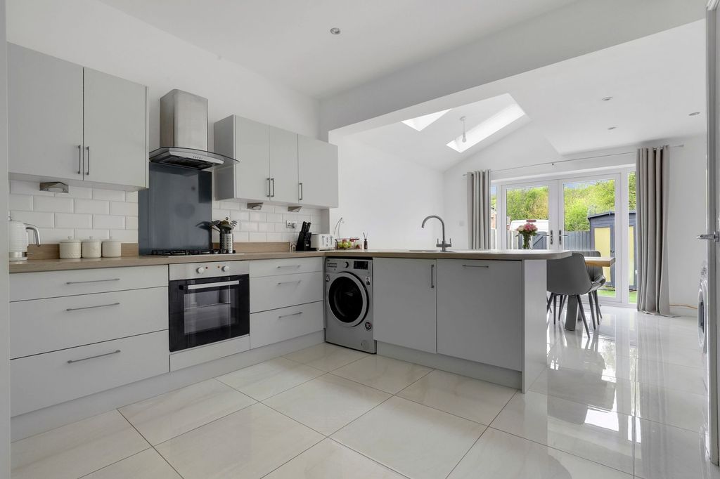 Property photo 3 of 20