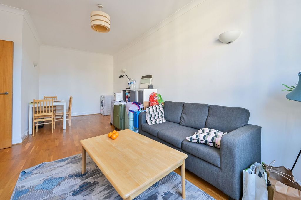 Property photo 2 of 18