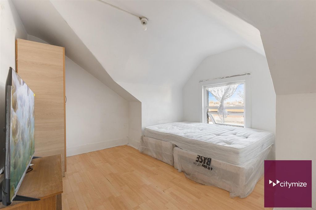 Property photo 3 of 10 Bedroom 3 (Second Floor)