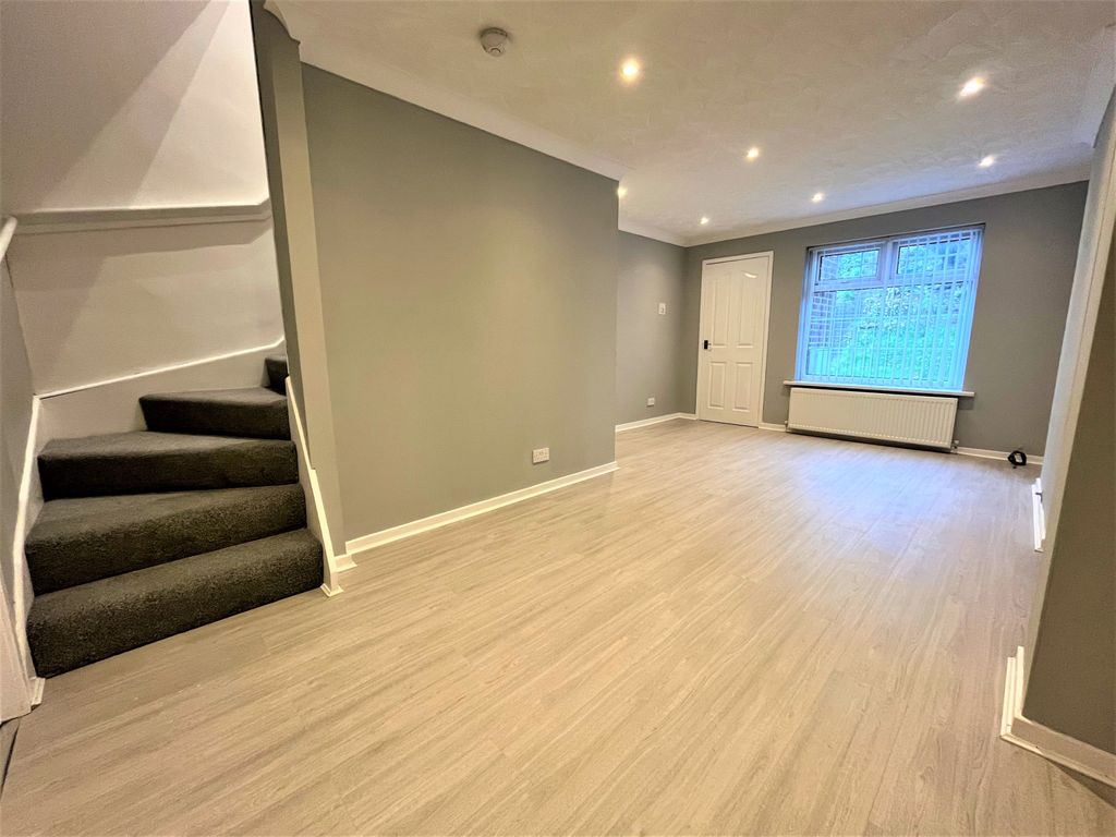 Property photo 2 of 10 Living Room
