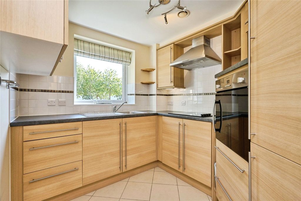 Property photo 2 of 11 Kitchen