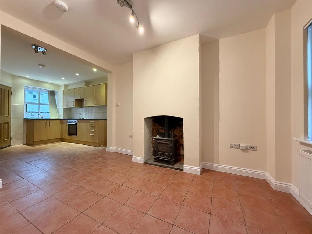 Property photo 2 of 9 Lounge/Kitchen