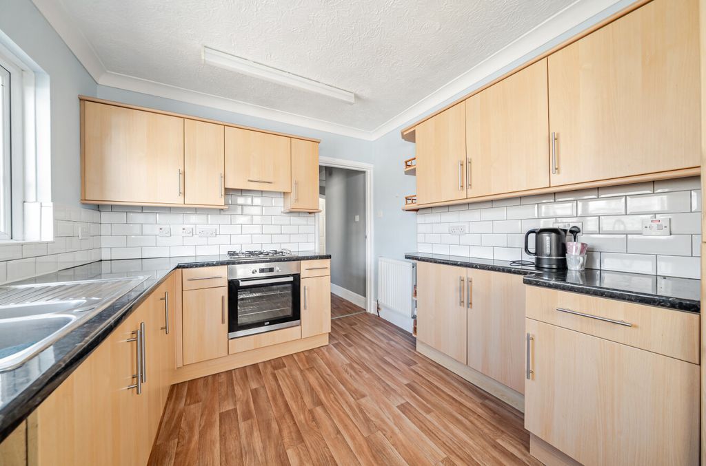 Property photo 2 of 12 Kitchen