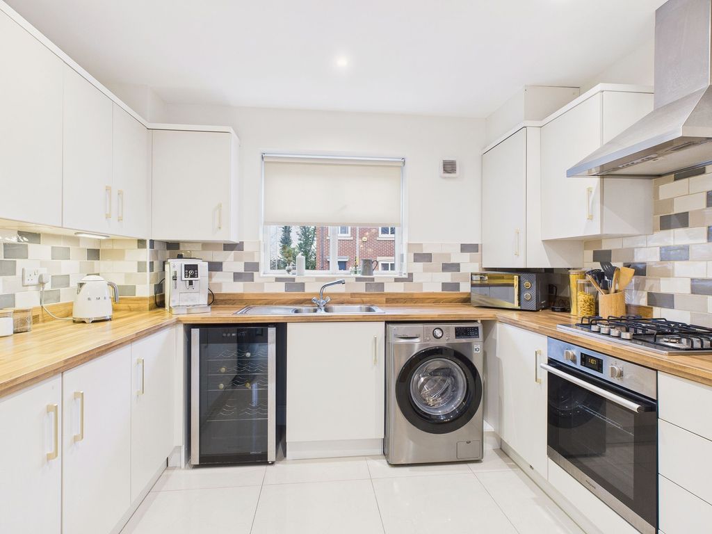 Property photo 2 of 14 Dining Kitchen