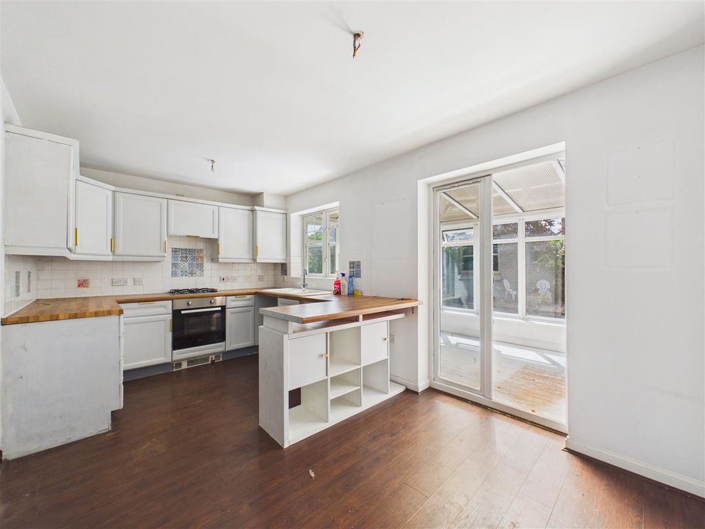 Property photo 2 of 11 Dining Kitchen