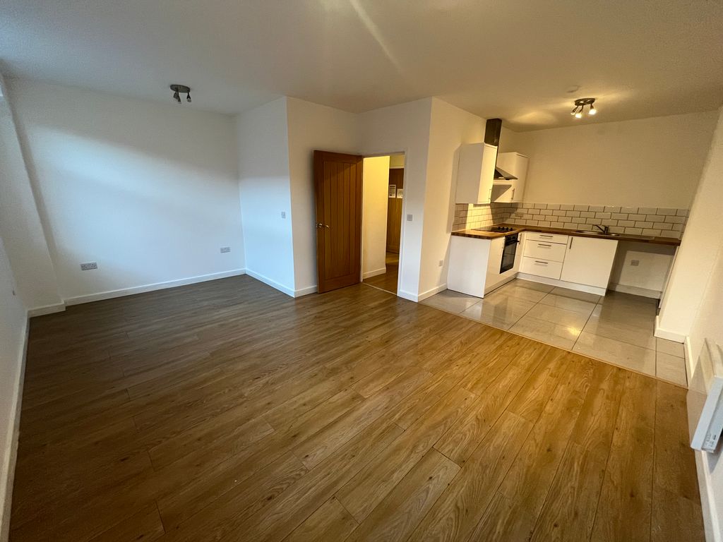 Property photo 1 of 11 Bedroom 1