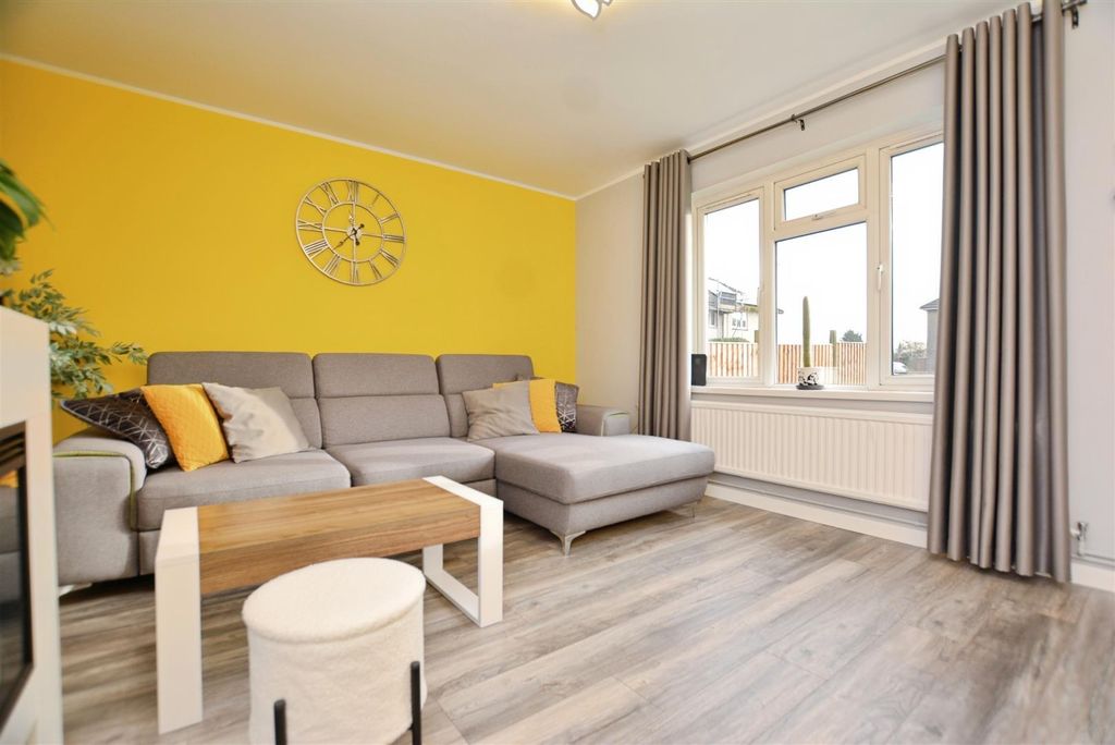 Property photo 3 of 19 Living Room