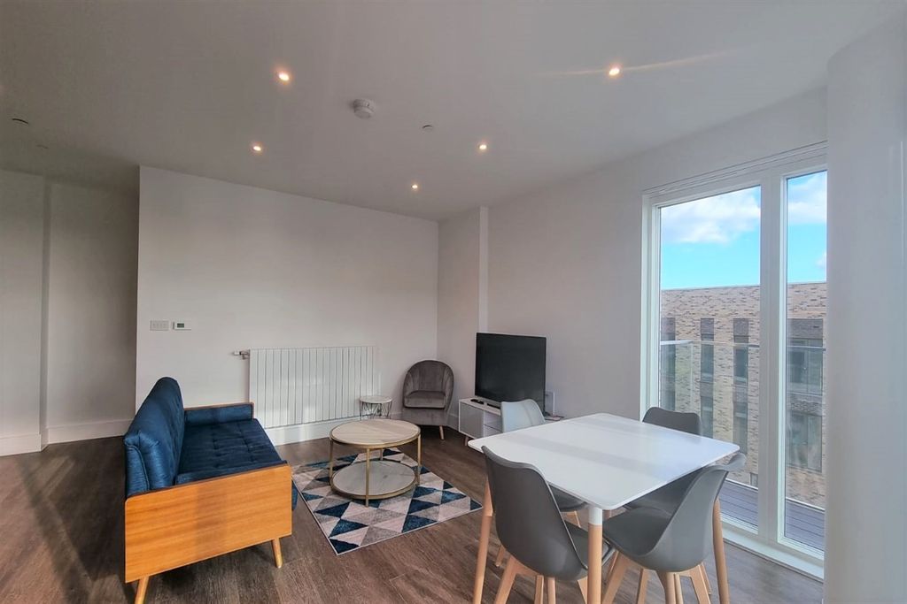 Property photo 2 of 13 Main