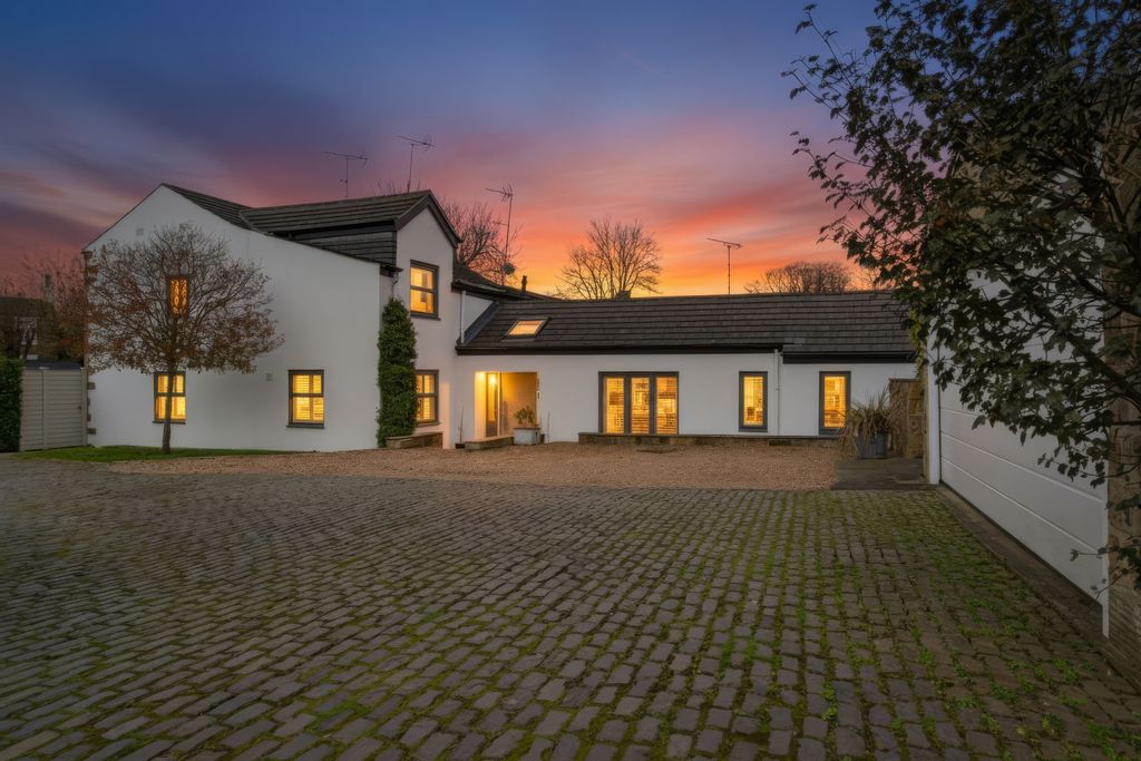 Property photo 1 of 40