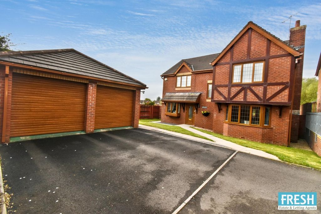 Property photo 1 of 43