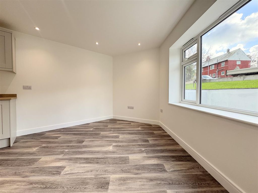 Property photo 3 of 21 Lounge Dining Area