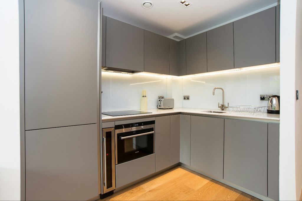 Property photo 3 of 6 Kitchen