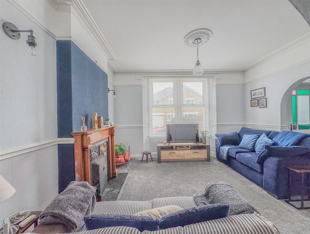 Property photo 2 of 25 Lounge