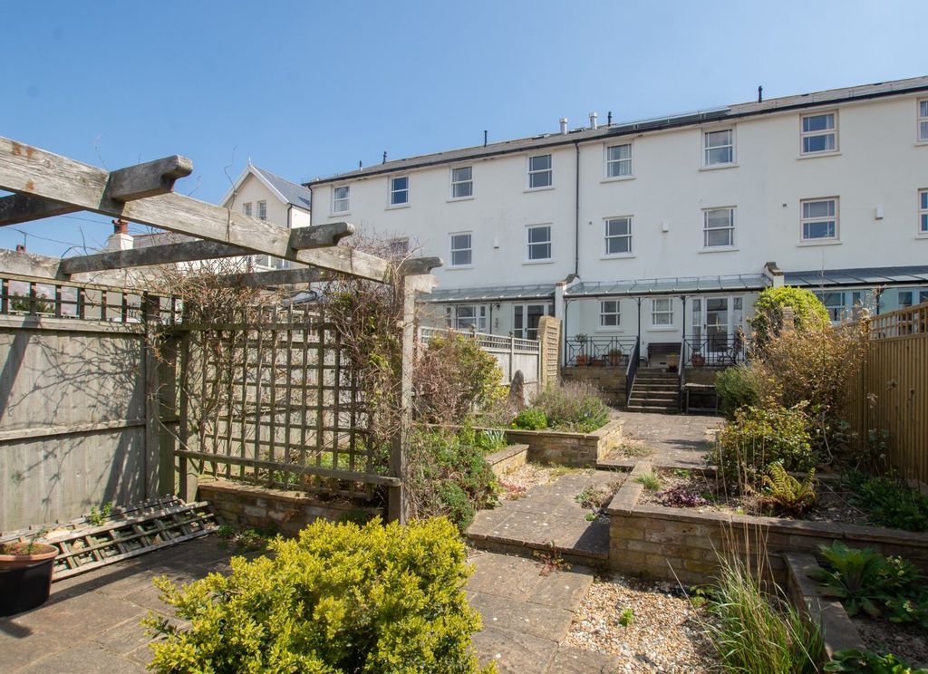 Property photo 2 of 21 Picture No. 31