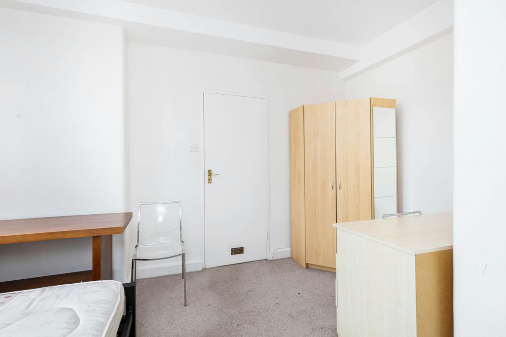 Property photo 3 of 11 Studio