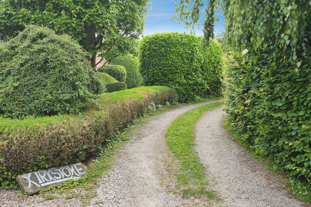 Property photo 3 of 35 Pbox-Img.Jpg