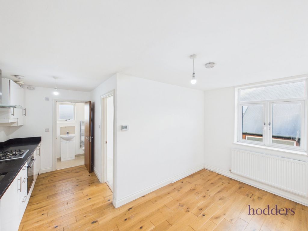 Property photo 3 of 10 Picture No. 24