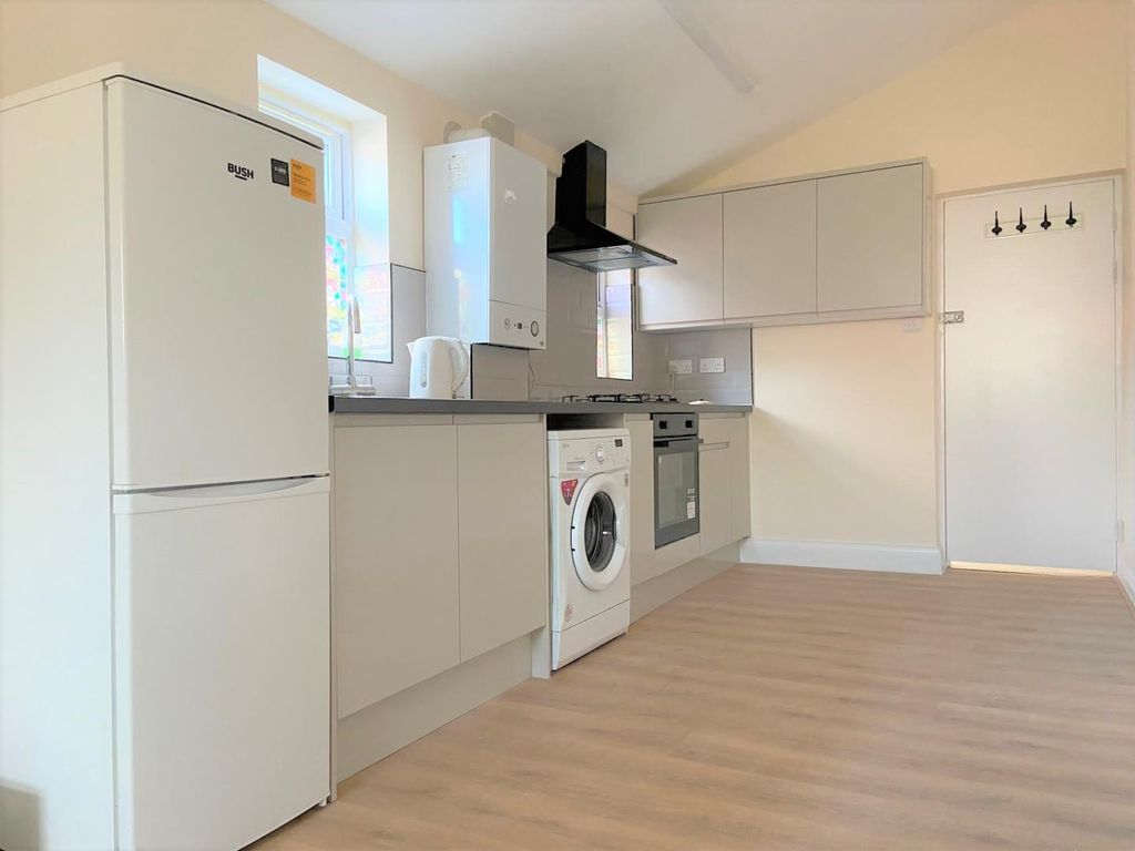 Property photo 1 of 2
