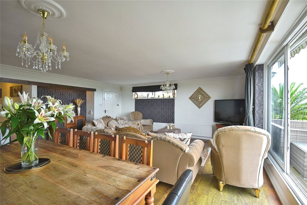 Property photo 3 of 26 Picture No. 28