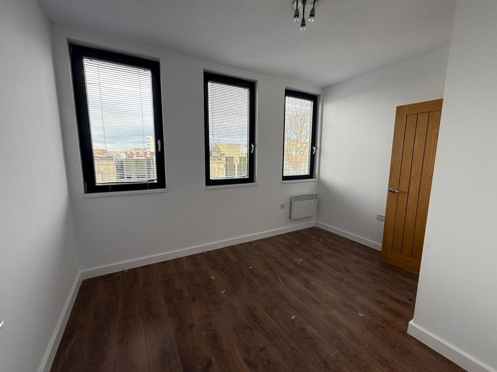 Property photo 3 of 6 Bedroom 1