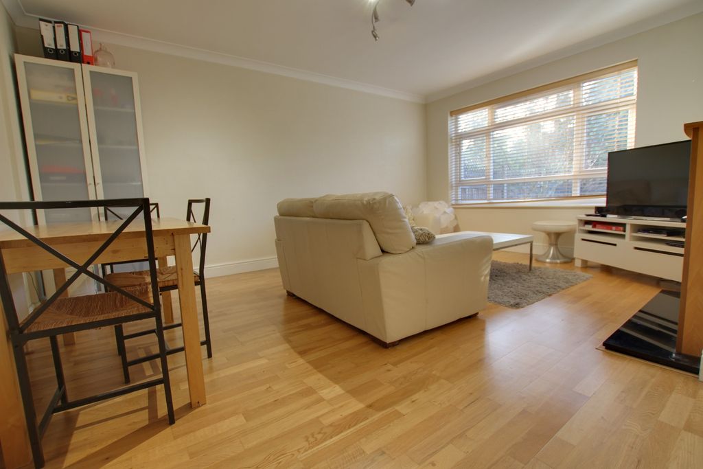 Property photo 2 of 13 2833132