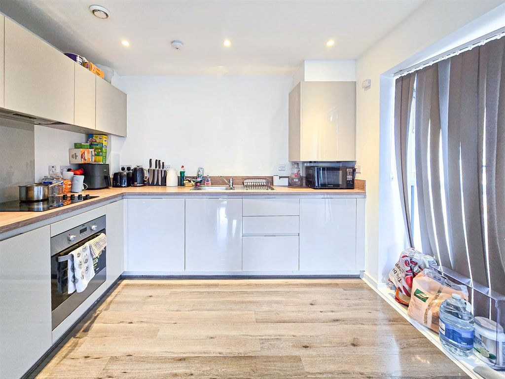 Property photo 3 of 9 1000010859.Jpg