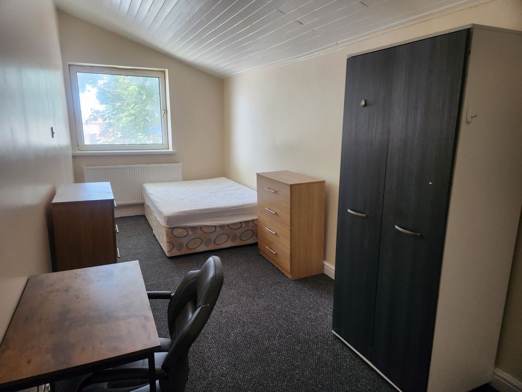 Property photo 1 of 2 Room