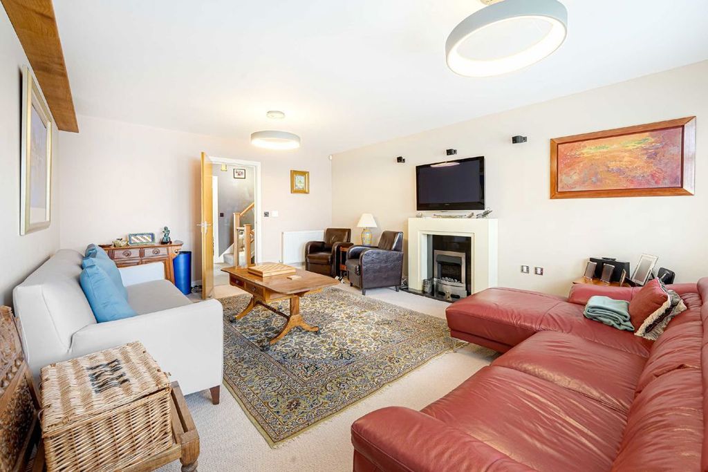 Property photo 2 of 6