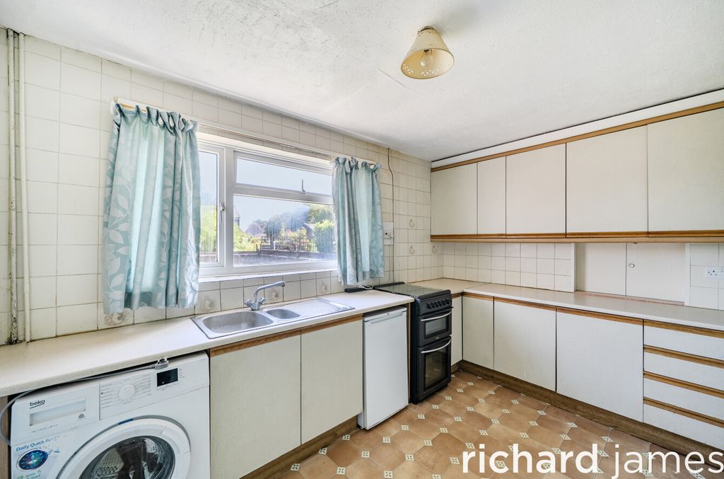 Property photo 3 of 12 6Aba4172B29B4Fc6B1d15188De6Eaf95