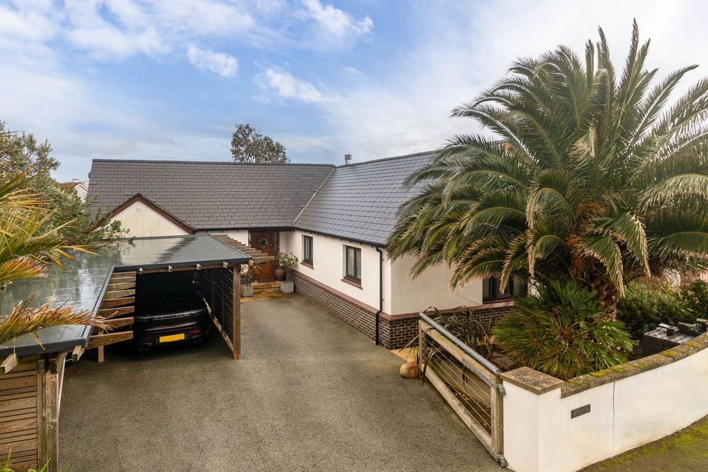 Property photo 2 of 30