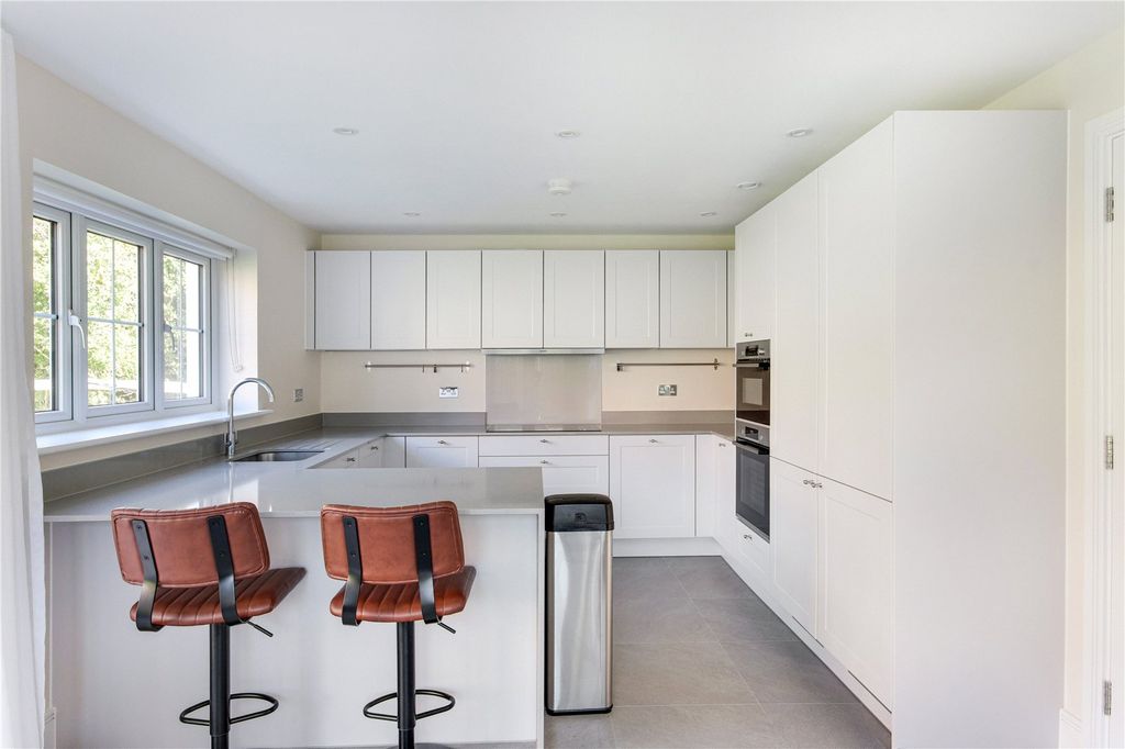 Property photo 2 of 22 Kitchen/Breakfast Rm