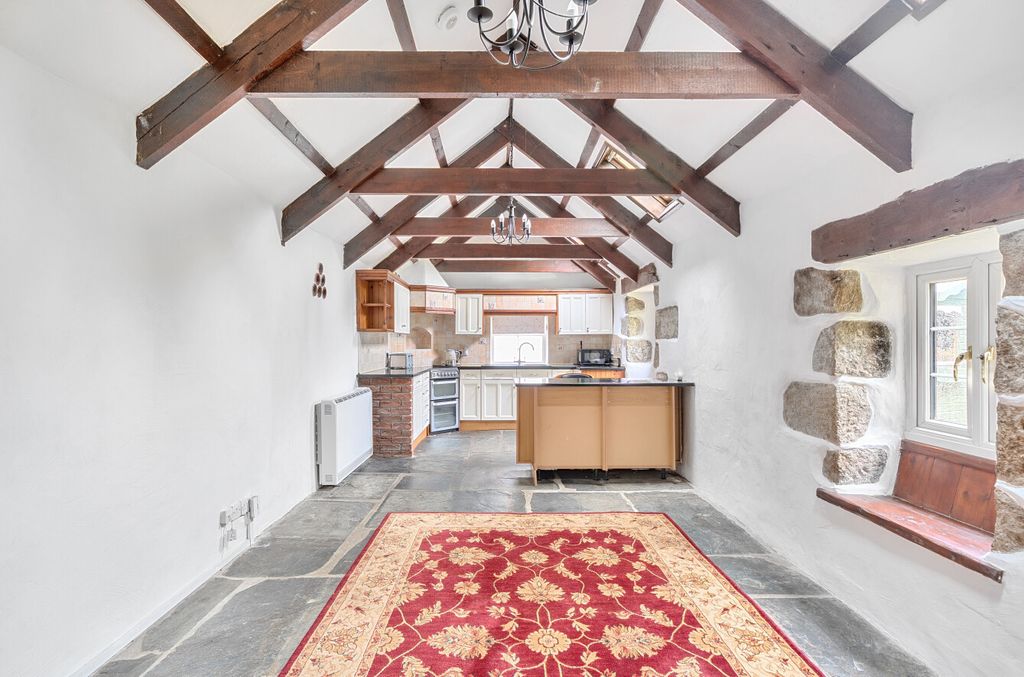 Property photo 3 of 29 1332351-14-6890Ea...