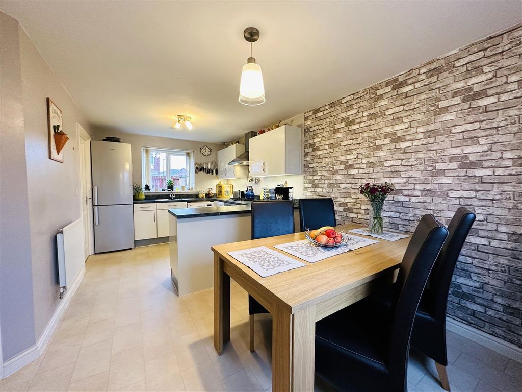 Property photo 3 of 21 Kitchen.Jpg