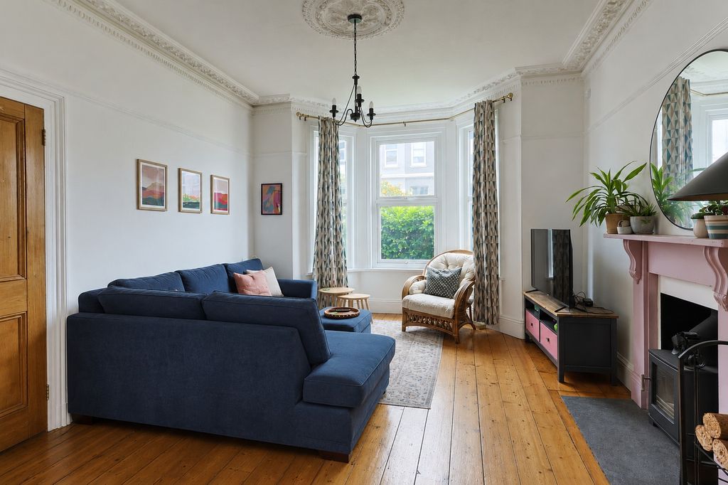 Property photo 2 of 15 5211874